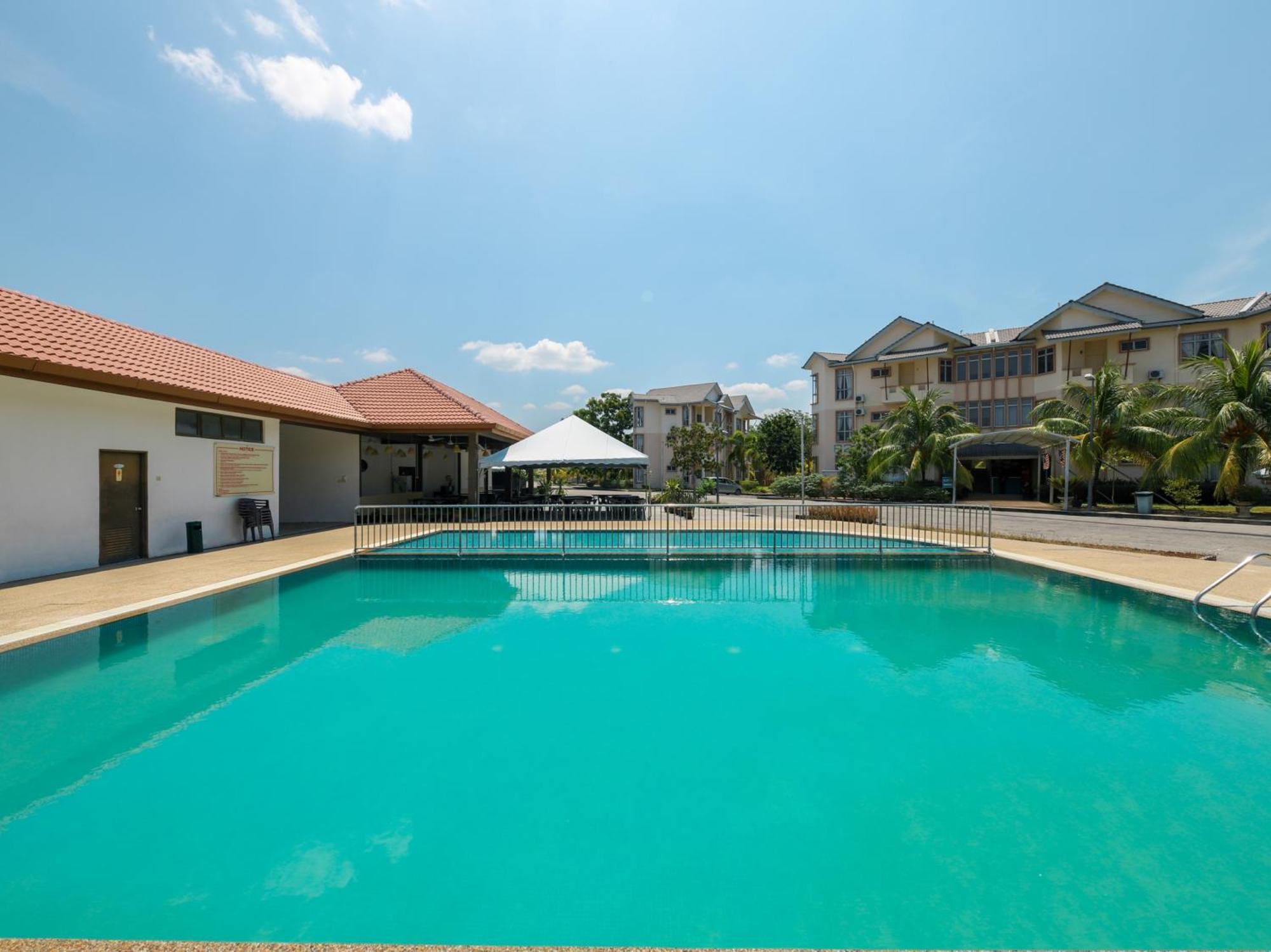 Seri Bayu Resort Hotel Sungai Pelek Экстерьер фото